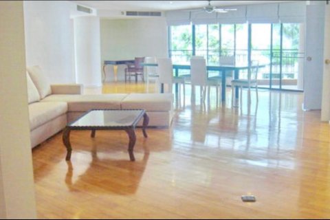 Кондоминиум с 3 спальнями в Клонг Тоэй, Бангкок, Таиланд № 132264 - фото 1