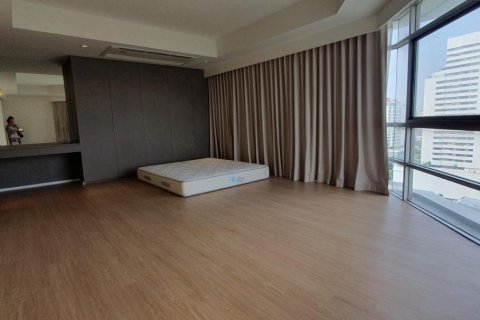 Condo in Watthana, Bangkok, Thailand, 4 bedrooms  № 123695 - photo 29