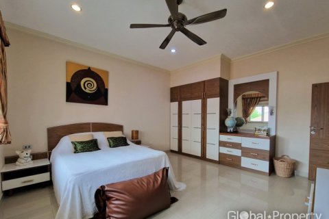 Дом в Паттайе, Таиланд с 4 спальнями  № 132369 - фото 11