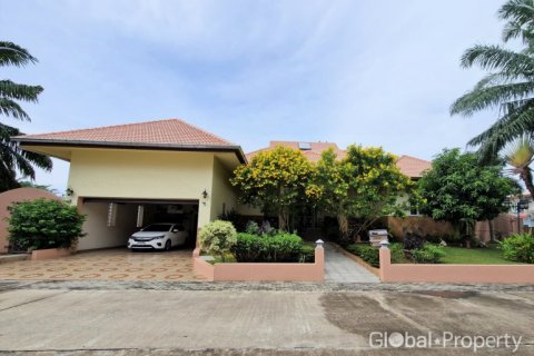 Дом в Паттайе, Таиланд с 4 спальнями  № 132369 - фото 3