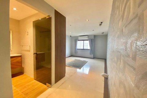 Дом в Бангкоке, Таиланд с 3 спальнями № 112476 - фото 10