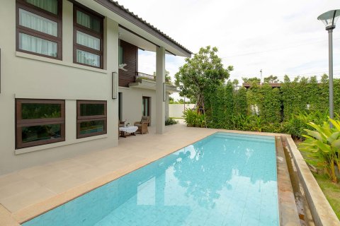 Villa à Chiang Mai, Thaïlande 4 chambres № 126323