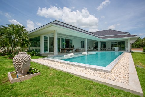 Дом в Хуа Хине, Таиланд с 4 спальнями  № 125177 - фото 1