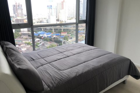 Condo in Phra Khanong, Bangkok, Thailand, 2 bedrooms  № 143607 - photo 4