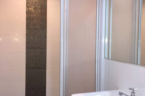 Condo in Phra Khanong, Bangkok, Thailand, 2 bedrooms  № 143607 - photo 6