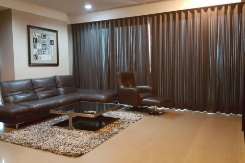 Кондоминиум с 3 спальнями в Сатхоне, Бангкок, Таиланд № 143608 - фото 1