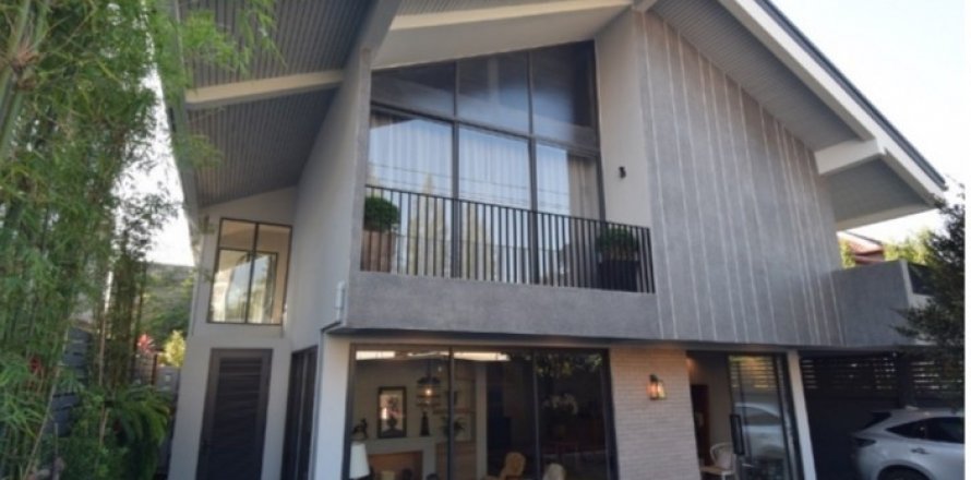 House in Phra Khanong, Bangkok, Thailand 4 bedrooms № 143606