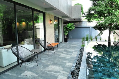 House in Phra Khanong, Bangkok, Thailand 4 bedrooms № 143606 - photo 3