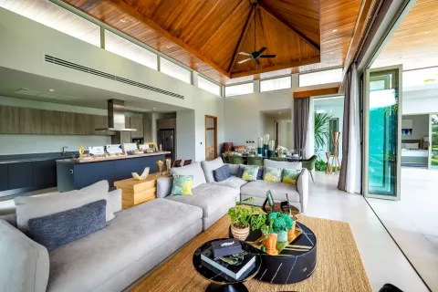 Villa in Phuket, Thailand 4 bedrooms № 107327 - photo 2