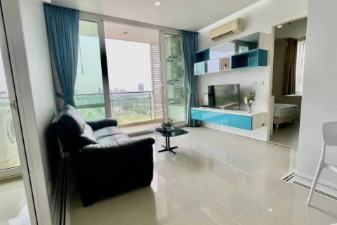 Condo in Huai Khwang, Bangkok, Thailand, 2 bedrooms  № 101896 - photo 1