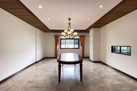 Maison à Chiang Mai, Thaïlande 6 chambres № 75866 - photo 16