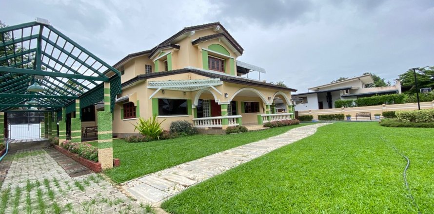 House in Chiang Mai, Thailand 6 bedrooms № 75866