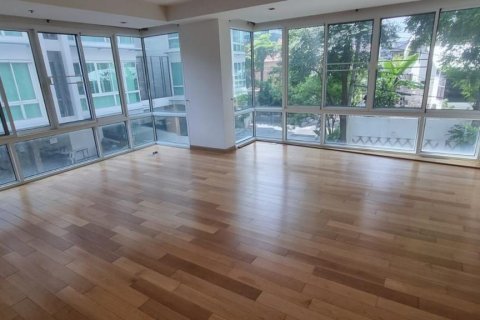 Condo in Khlong Toei, Bangkok, Thailand, 4 bedrooms  № 123601 - photo 9