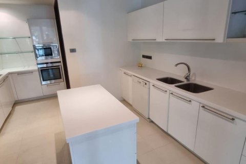 Condo in Khlong Toei, Bangkok, Thailand, 4 bedrooms  № 123601 - photo 6
