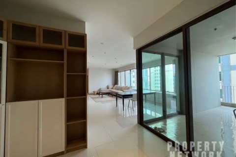 Condo in Khlong Toei, Bangkok, Thailand, 3 bedrooms  № 123604 - photo 17