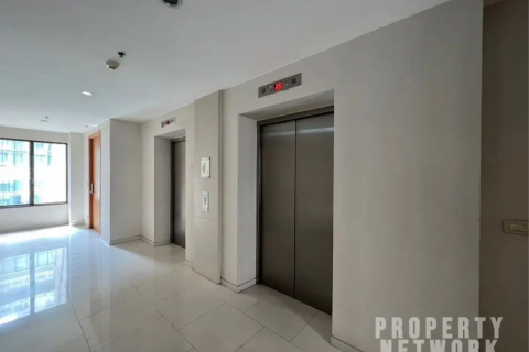 Condo in Khlong Toei, Bangkok, Thailand, 3 bedrooms  № 123604 - photo 22