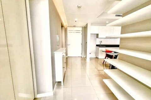 Condo in Bangkok, Thailand, 2 bedrooms  № 119593 - photo 6