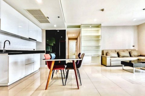Condo in Bangkok, Thailand, 2 bedrooms  № 119593 - photo 2