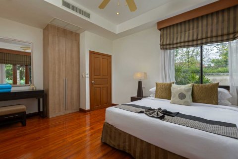 House in Bang Tao, Thailand 4 bedrooms № 120828 - photo 13
