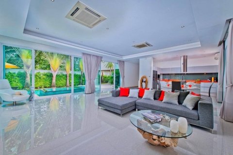 Villa in Bang Lamung, Thailand 3 bedrooms № 119439 - photo 4