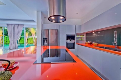 Villa in Bang Lamung, Thailand 3 bedrooms № 119439 - photo 2