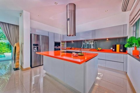 Villa in Bang Lamung, Thailand 3 bedrooms № 119439 - photo 10