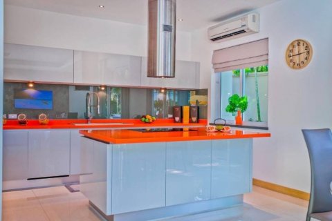 Villa in Bang Lamung, Thailand 3 bedrooms № 119439 - photo 9