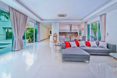 Villa in Bang Lamung, Thailand 3 bedrooms № 119439 - photo 5