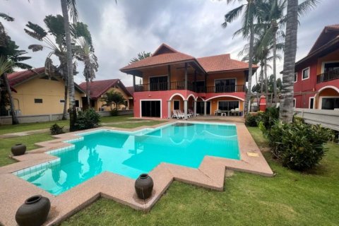 Villa in Sam Roi Yot, Thailand 4 bedrooms № 116097 - photo 9