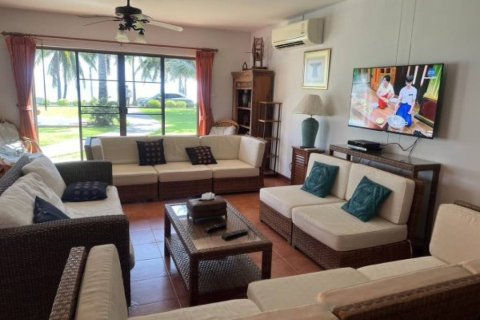 Villa in Sam Roi Yot, Thailand 4 bedrooms № 116097 - photo 2