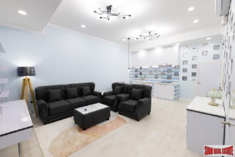 Квартира в Бангкоке, Таиланд с 2 спальнями № 125651 - фото 1