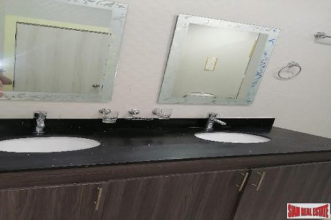 Квартира в Бангкоке, Таиланд с 2 спальнями  № 125650 - фото 5