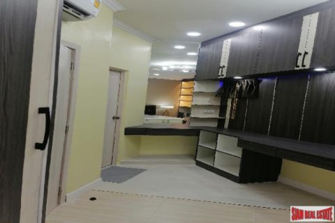 Квартира в Бангкоке, Таиланд с 2 спальнями  № 125650 - фото 2