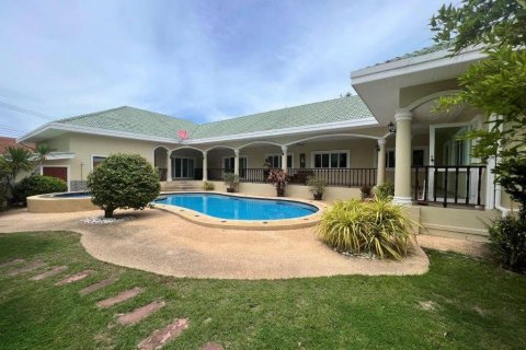 Villa à Hua Hin, Thaïlande 4 chambres № 104900 - photo 1