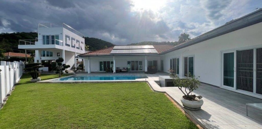 Villa in Hua Hin, Thailand 5 bedrooms № 104898