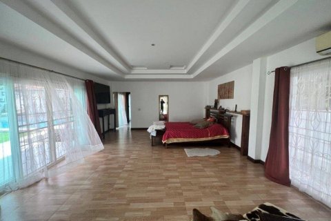 Villa in Hua Hin, Thailand 5 bedrooms № 104898 - photo 9