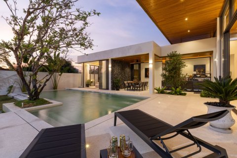 Villa in Phuket, Thailand 3 bedrooms № 74476 - photo 3