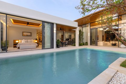 Villa in Phuket, Thailand 3 bedrooms № 74476 - photo 1