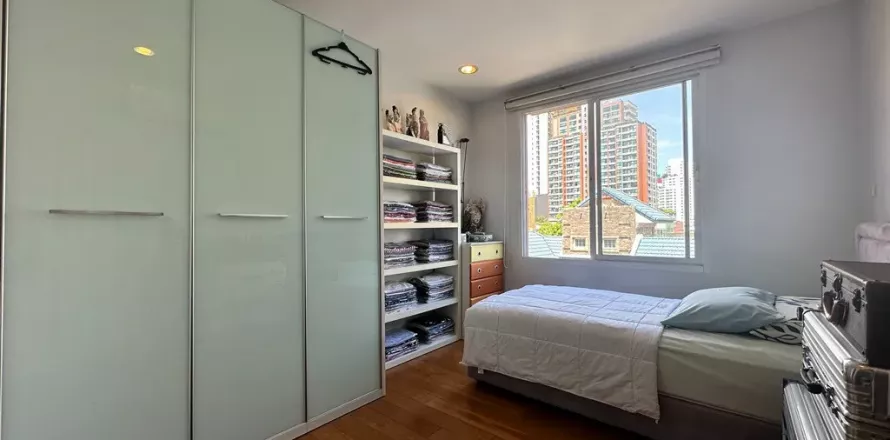 Condo in Watthana, Bangkok, Thailand, 2 bedrooms  № 141377