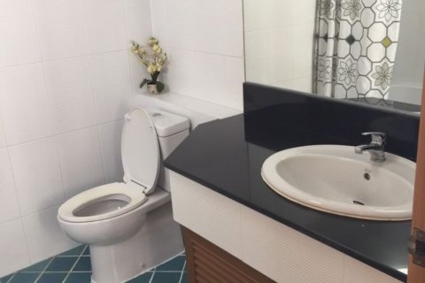 Condo in Bangkok, Thailand, 3 bedrooms  № 143790 - photo 9