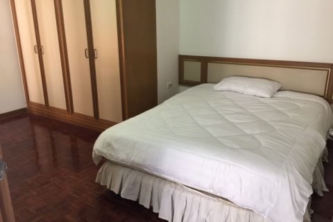 Condo in Bangkok, Thailand, 3 bedrooms  № 143790 - photo 10