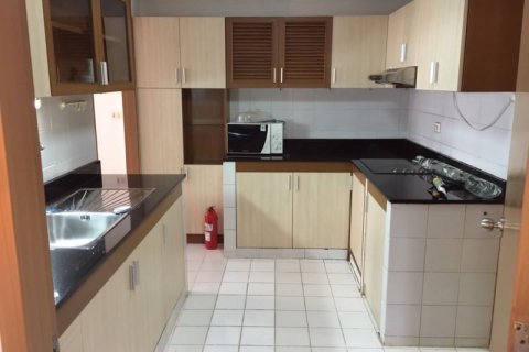 Condo in Bangkok, Thailand, 3 bedrooms  № 143790 - photo 11