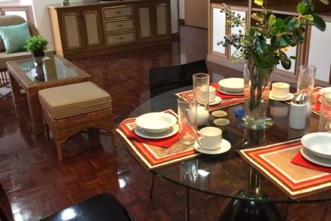 Condo in Bangkok, Thailand, 3 bedrooms  № 143790 - photo 2