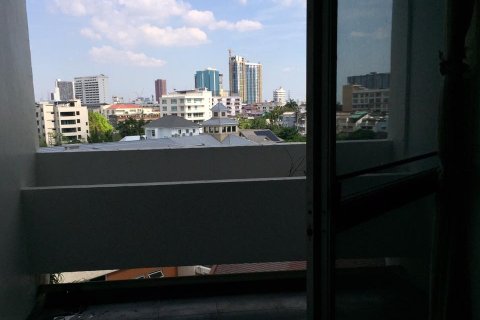 Condo in Bangkok, Thailand, 3 bedrooms  № 143790 - photo 6