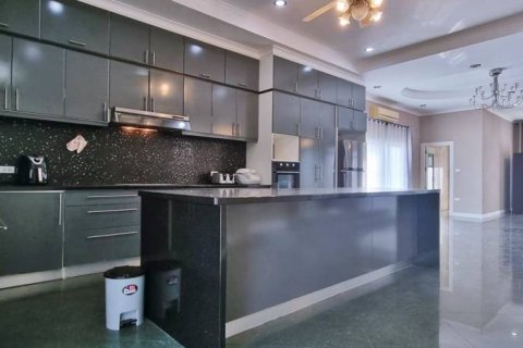 Дом в Паттайе, Таиланд с 4 спальнями  № 86413 - фото 10