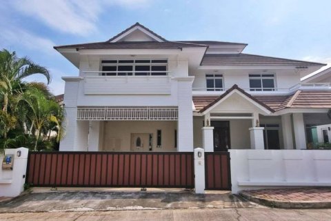 Дом в Паттайе, Таиланд с 4 спальнями  № 86413 - фото 1