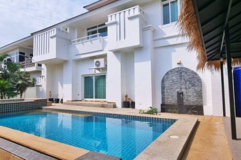 Дом в Паттайе, Таиланд с 4 спальнями  № 86413 - фото 2