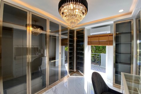 House in Chiang Mai, Thailand 4 bedrooms № 82024 - photo 25