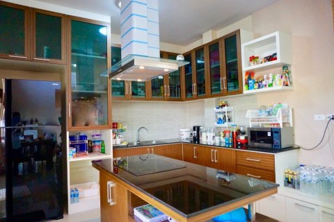 House in Chiang Mai, Thailand 4 bedrooms № 82024 - photo 9