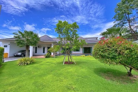House in Hua Hin, Thailand 4 bedrooms № 125517 - photo 1